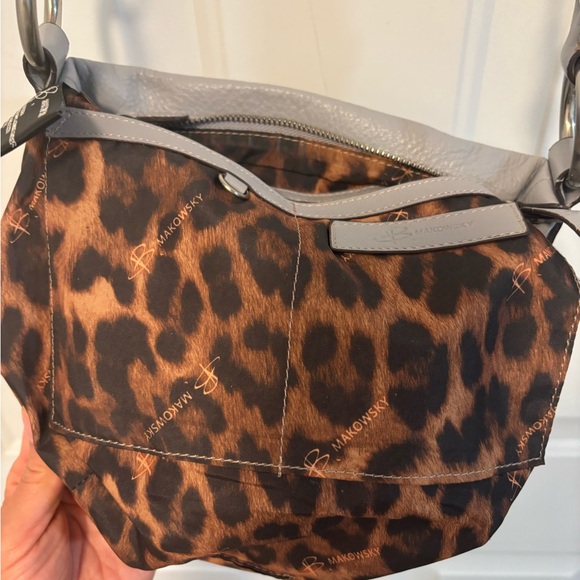 B.Makowsky Leather Crossbody bag (Light-Gray Pebbled) EUC ❤️ - Picture 6 of 7